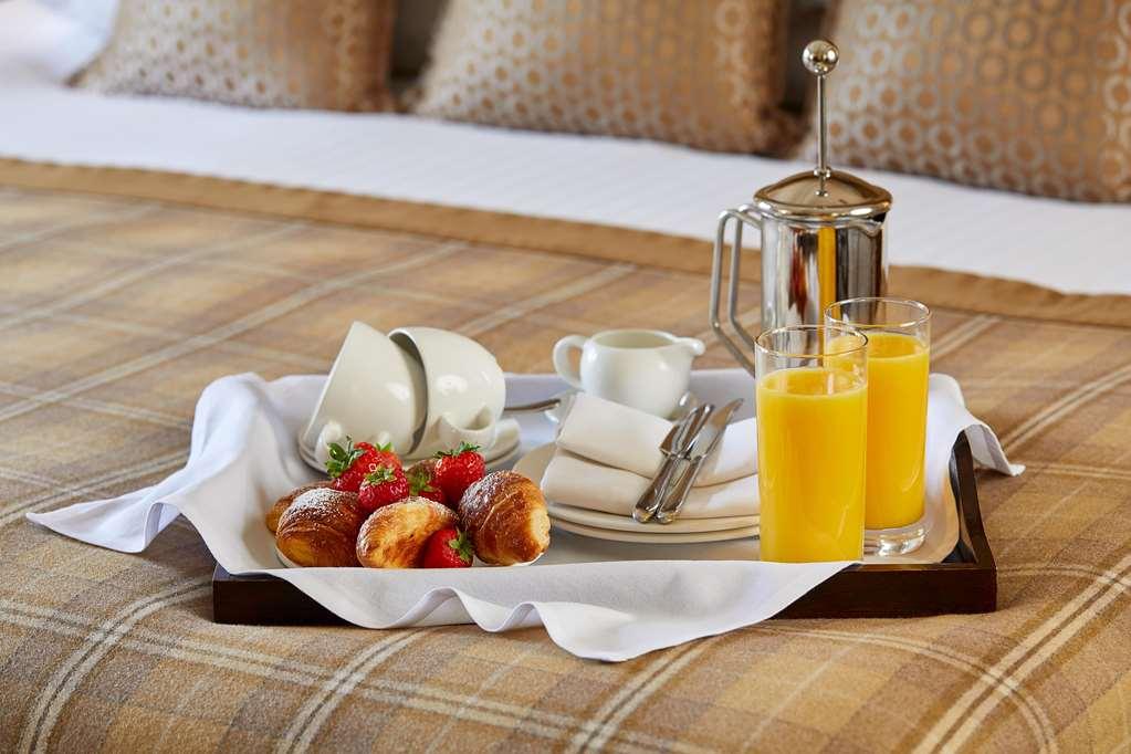 Macdonald Kilhey Court Hotel Wigan Room photo