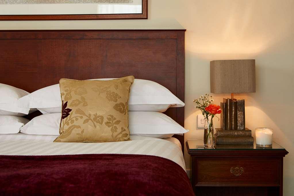 Macdonald Kilhey Court Hotel Wigan Room photo