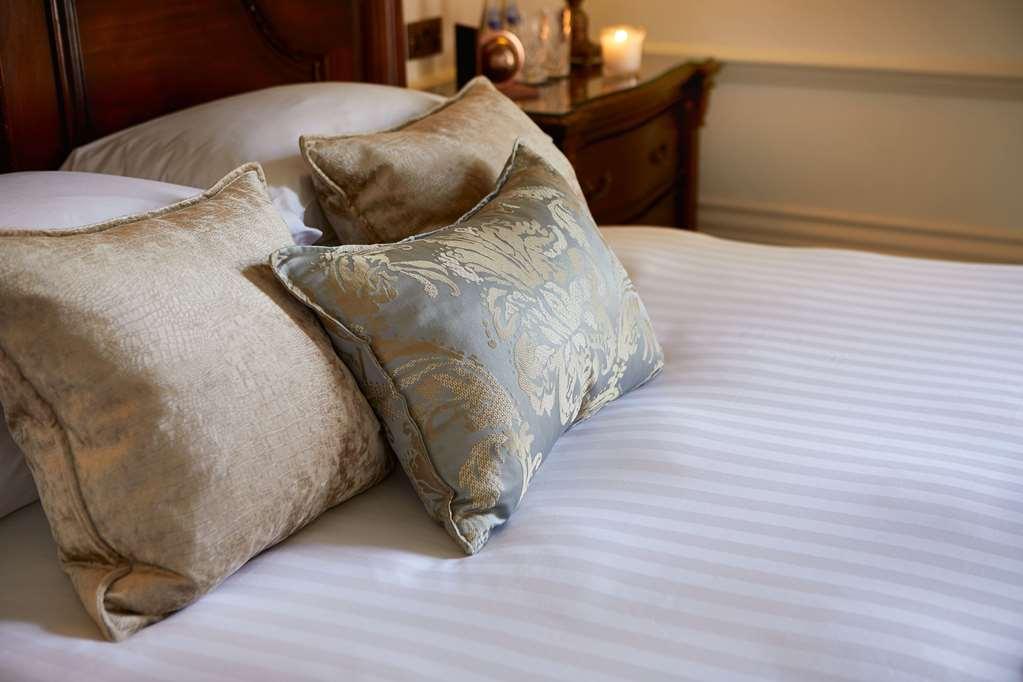 Macdonald Kilhey Court Hotel Wigan Room photo